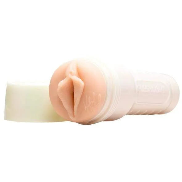Fleshlight - Fleshlight Girls Maitland Ward Lotus Masturbator (Toy Meets World)